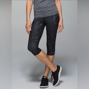 Lululemon Run: Top Speed Crop
*Full-On Luxtreme
Star Crushed Coal Black
